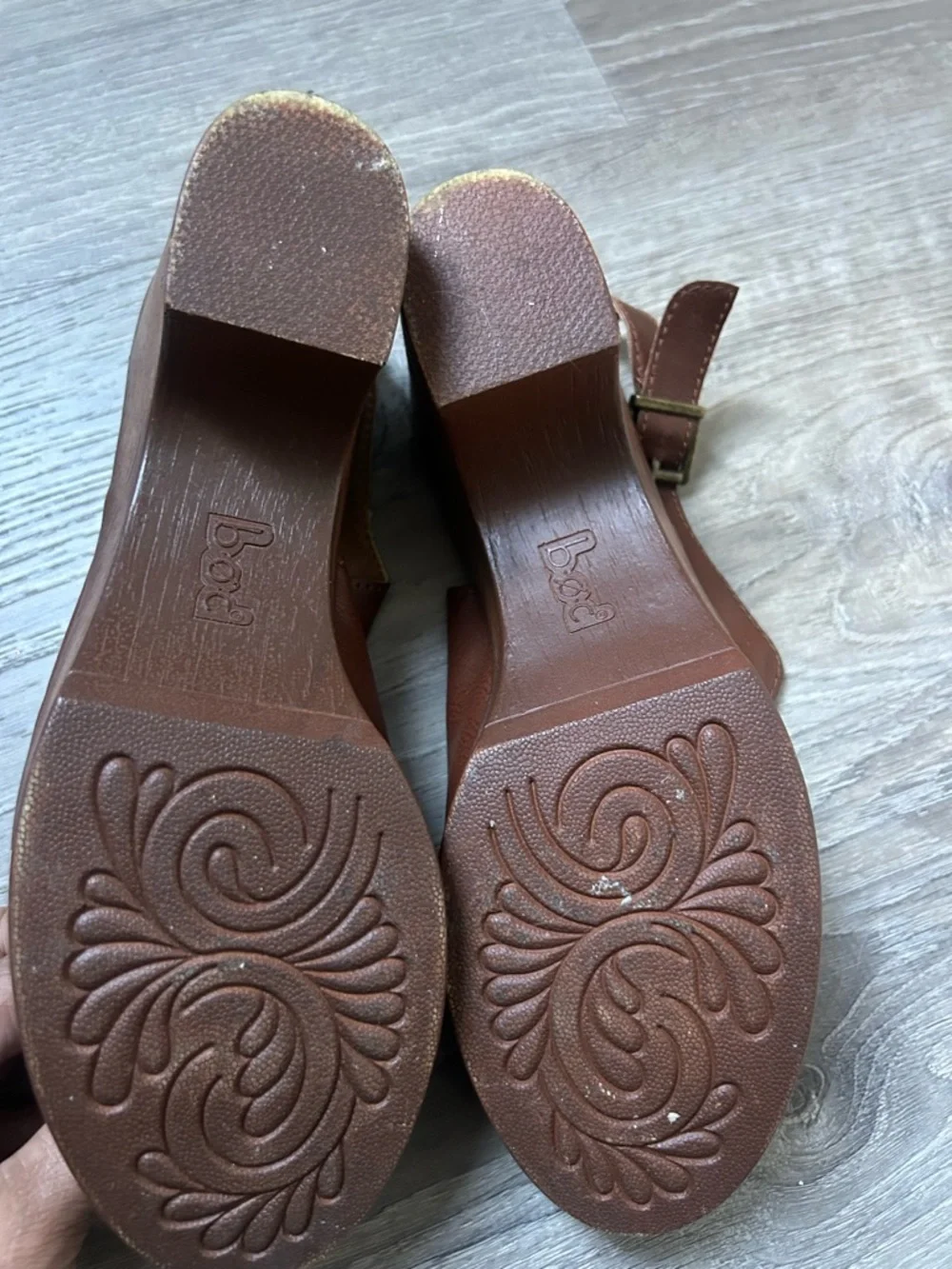 boc Women’s Brown Leather Slingback Open-Toe Sandals - Picture 9 of 10